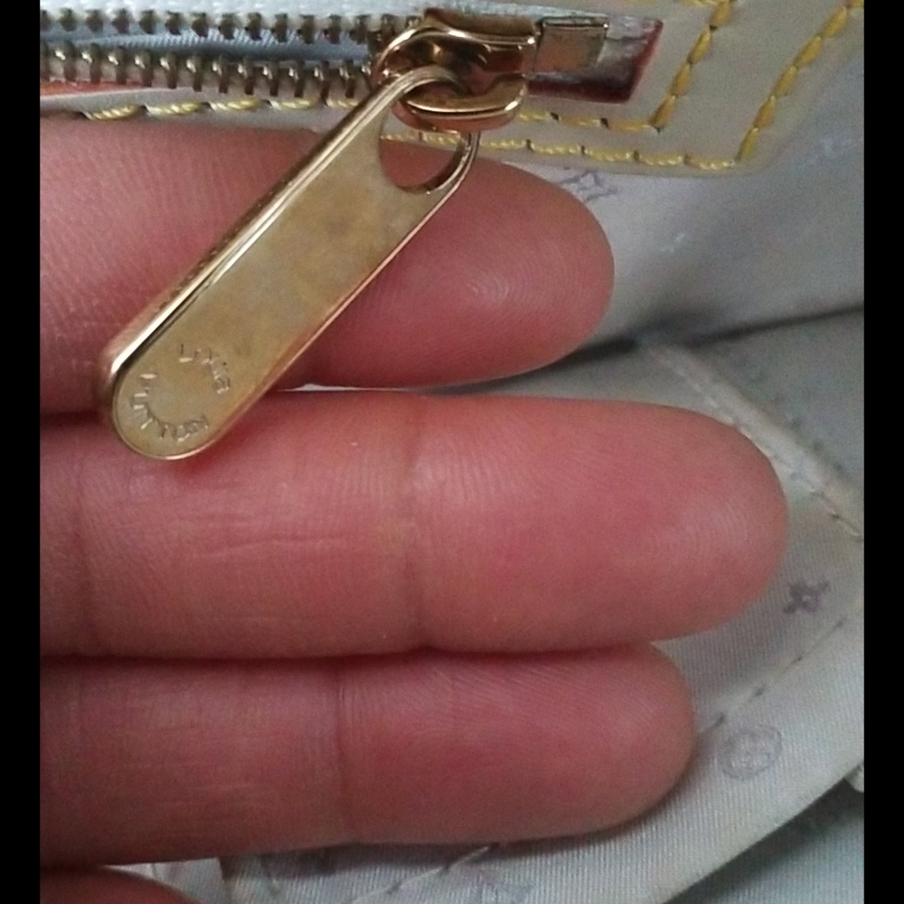 Louis Vuitton Lock It - Picture 8 of 12